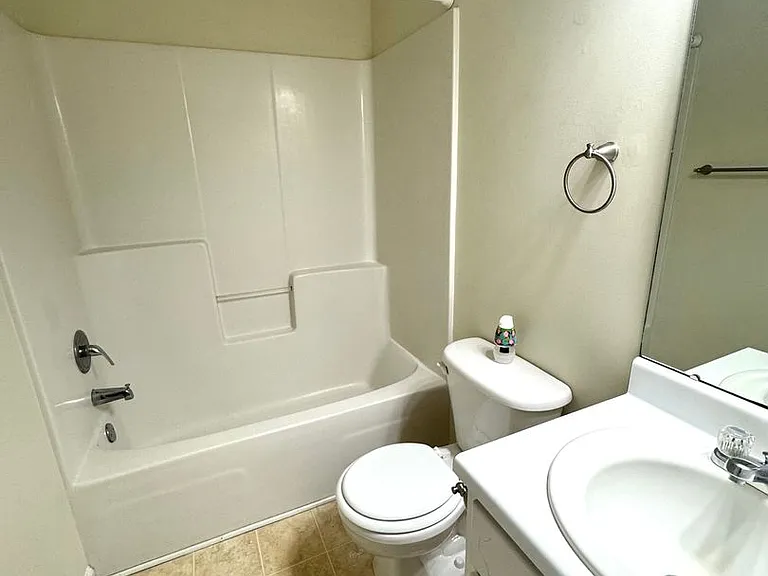 178 Commons Dr — Photo 8