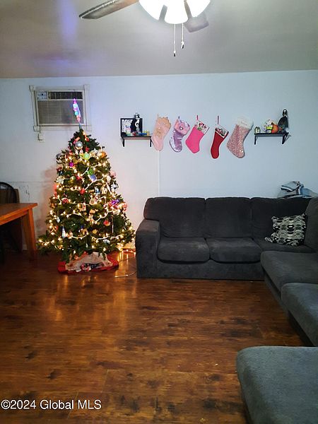 4th image of 802 Harrison Avenue