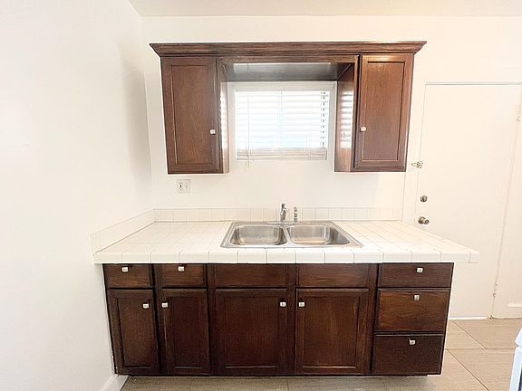 4th image of 2213 Cabrillo Ave APT C