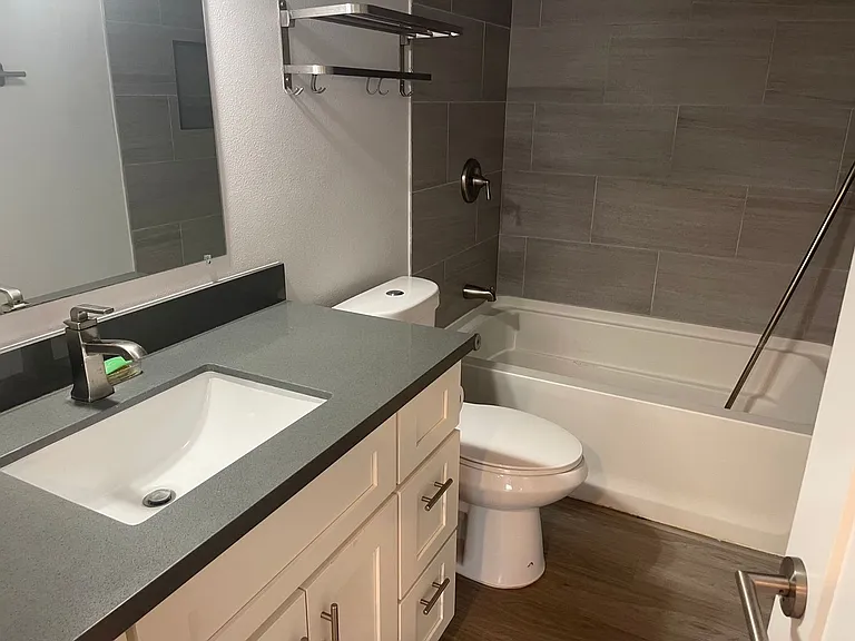 500 N Clementine St — Photo 14