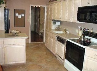 820 Beckman Dr, Bellmore, NY 11710