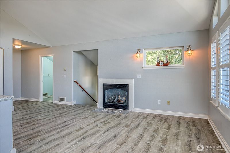 5th image of 659 Chinook Avenue SE