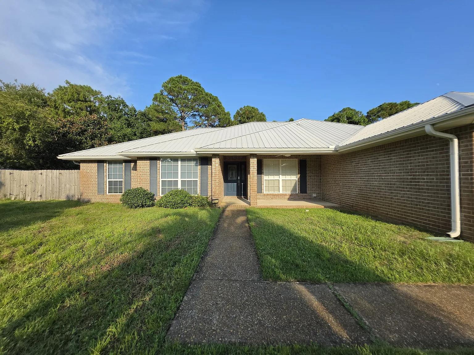1682 Village Parkway - 1 — Photo 4