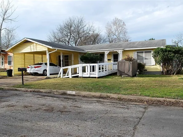 702 Otis St, Taylor, TX 76574