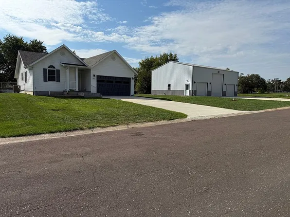 1816 Saint Joseph St, Trenton, MO 64683