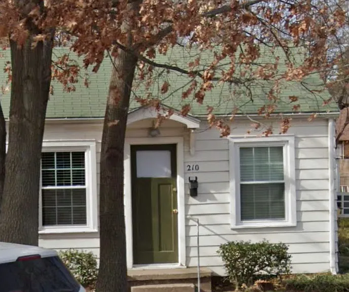 210 S Flood Ave — Photo 1