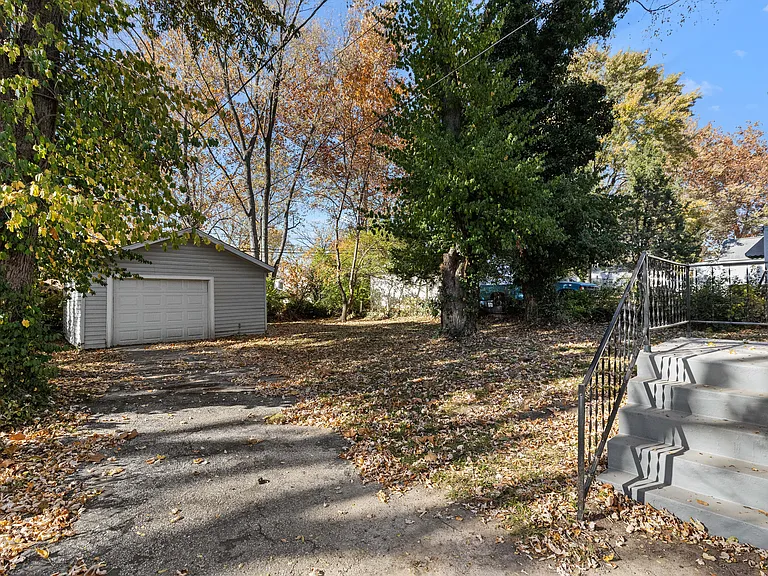 323 Ames Pl — Photo 19