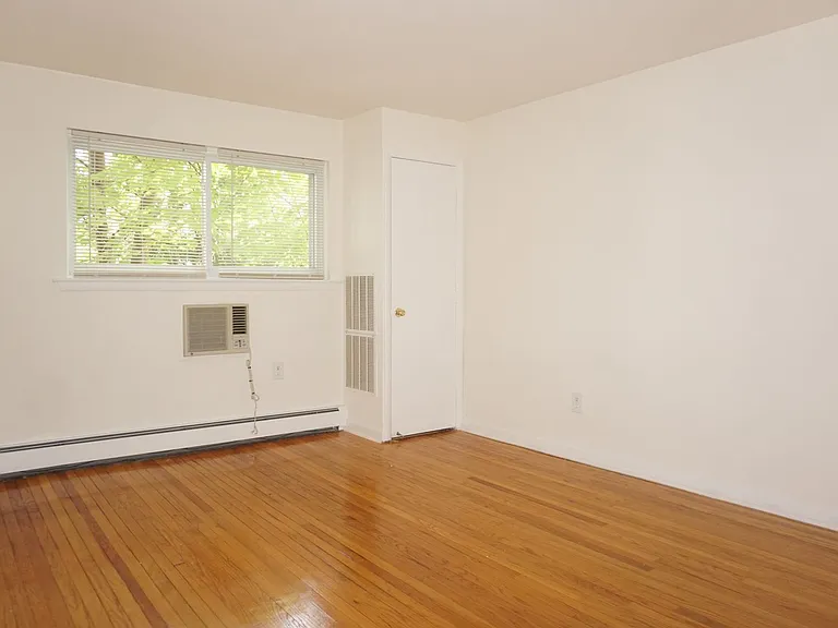 Llanerch Place Apartments — Photo 6