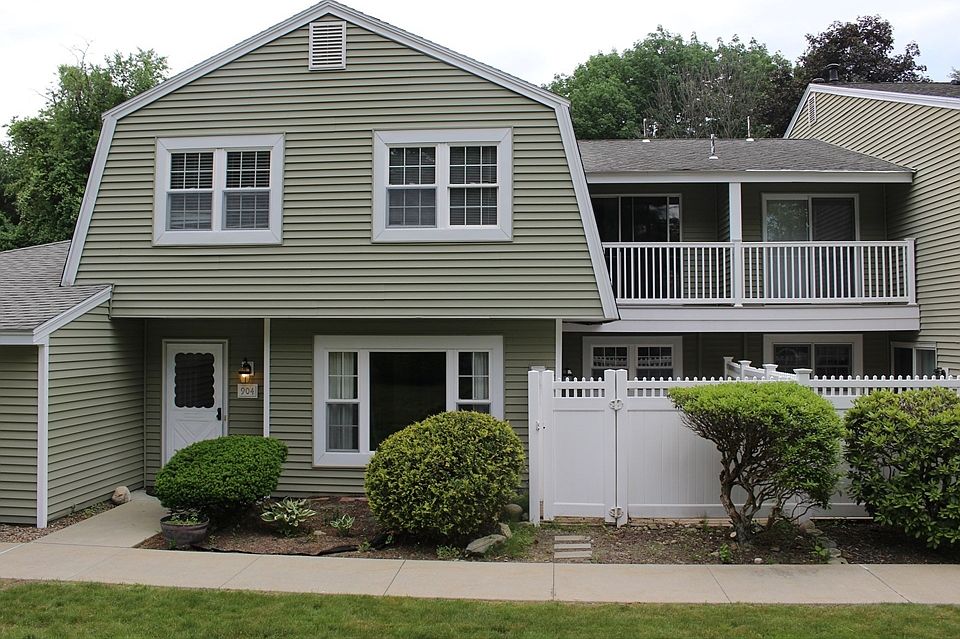 1st image of 904 Edgebrook Dr #904