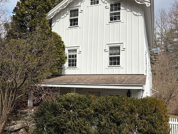 2nd image of 310 Valley Rd