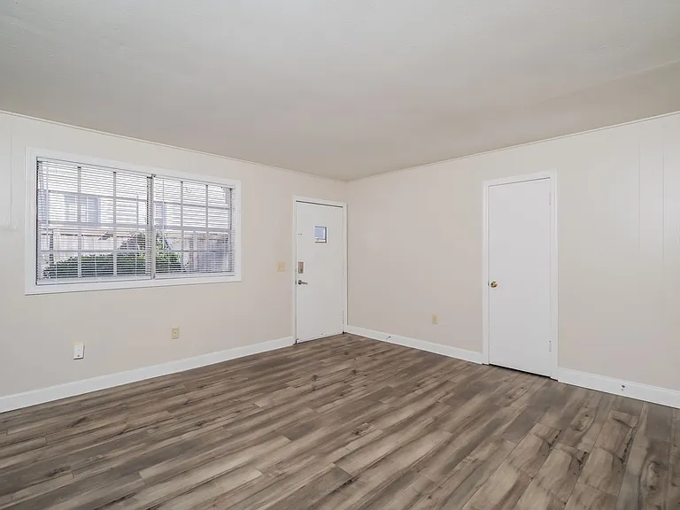 517 Rutledge Ave — Photo 3