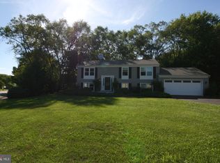 12734 Magna Carta Rd, Herndon, VA 20171