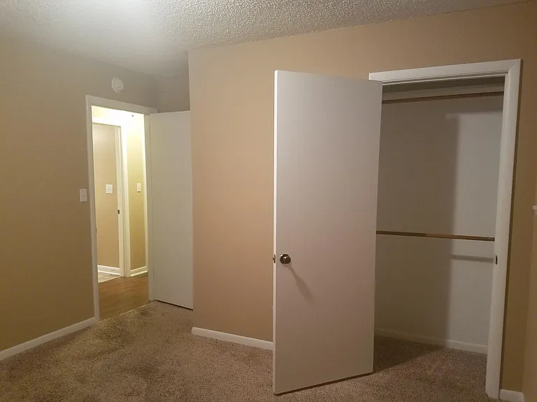402 South Ct — Photo 9