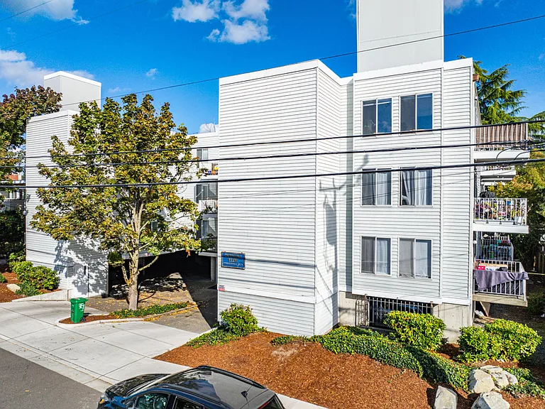 Olympic View Apartments — Photo 10
