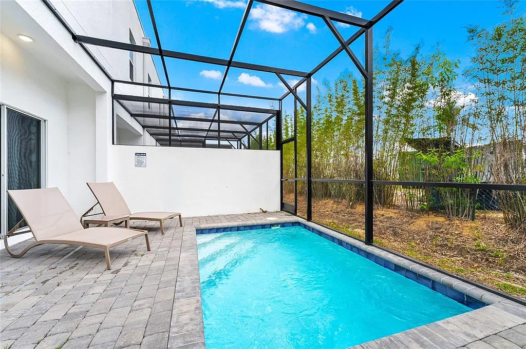 5 bed, 4.0 bath, 2020 sqft, $2,700 — Photo 2