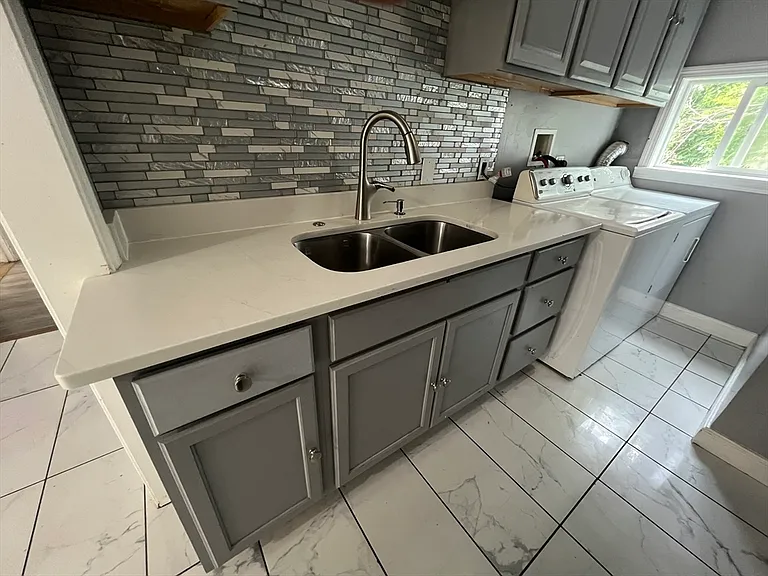 30 Lewis St #1 — Photo 4