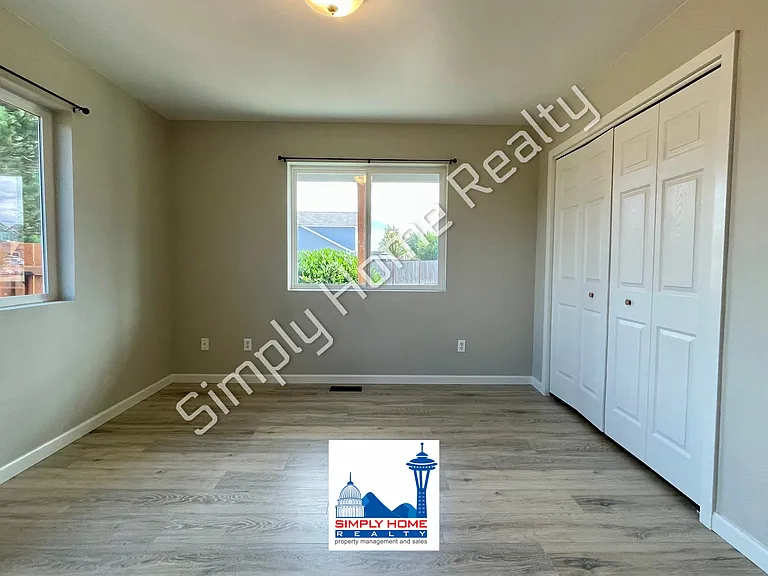 9807 Greenleaf Loop SE — Photo 13