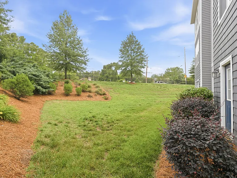 1502 Sharon Rd W — Photo 37