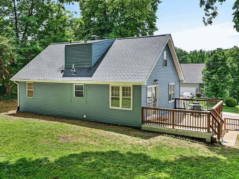 16 Lansing Ave — Photo 41