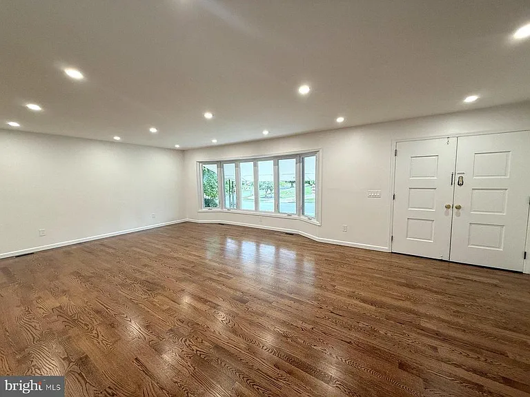 355 Cherry Hill Blvd — Photo 6