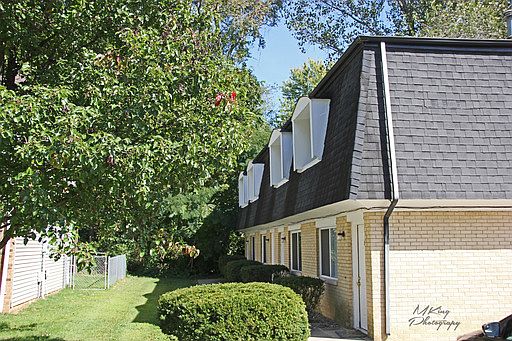 1st image of 211 Glenlake Dr APT A