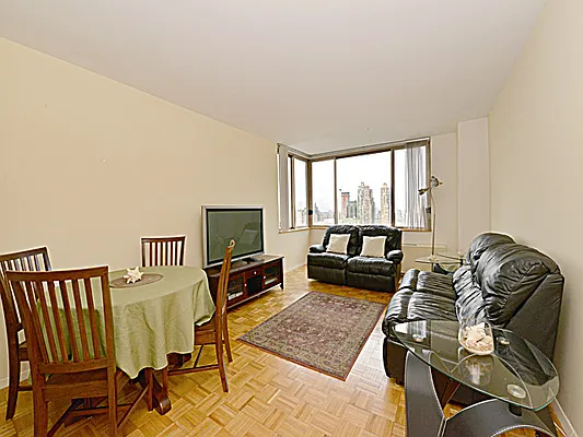 Rented by Cooper & Cooper Real Estate | media 7