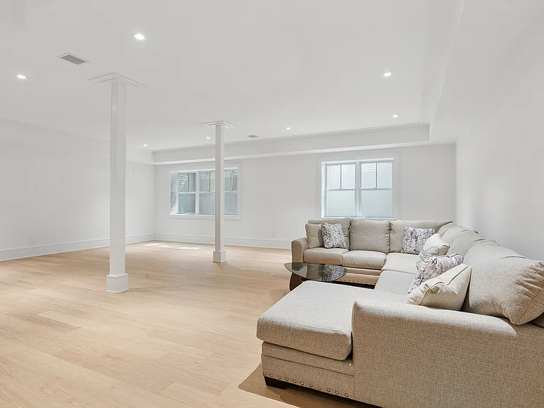 44 Lake Dr — Photo 34