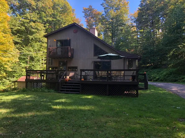 16 E Lake Rd #L, Moscow, PA 18444