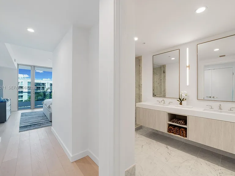9221 E Bay Harbor Dr #610 — Photo 13