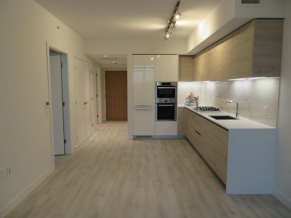 2nd image of 2085 Skyline Ct #1303