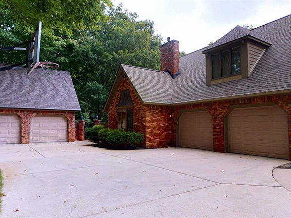 3rd image of 1409 Castle Dr