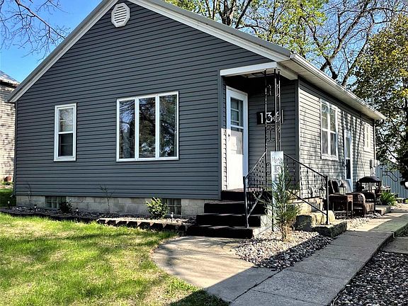 2nd image of 136 4th Ave NE