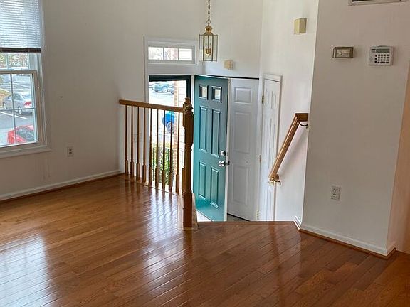 4th image of 899 Chestnut View Ct