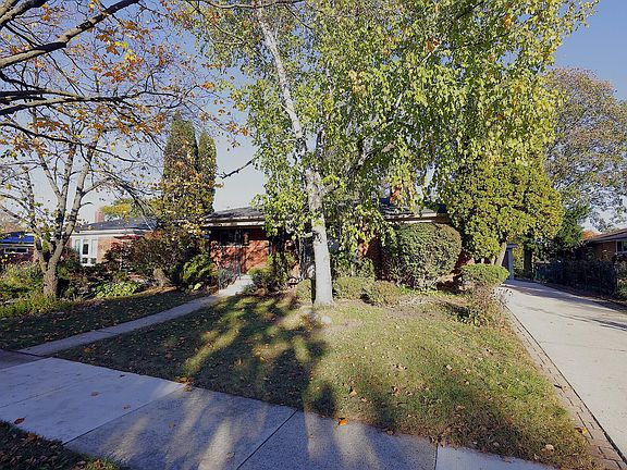 3rd image of 2421 Yorkshire Rd