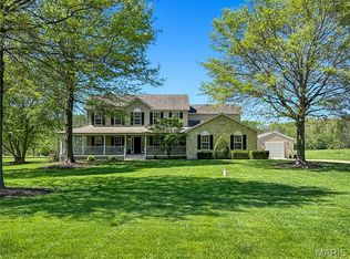 18 Forest Hills Dr, Washington, MO 63090