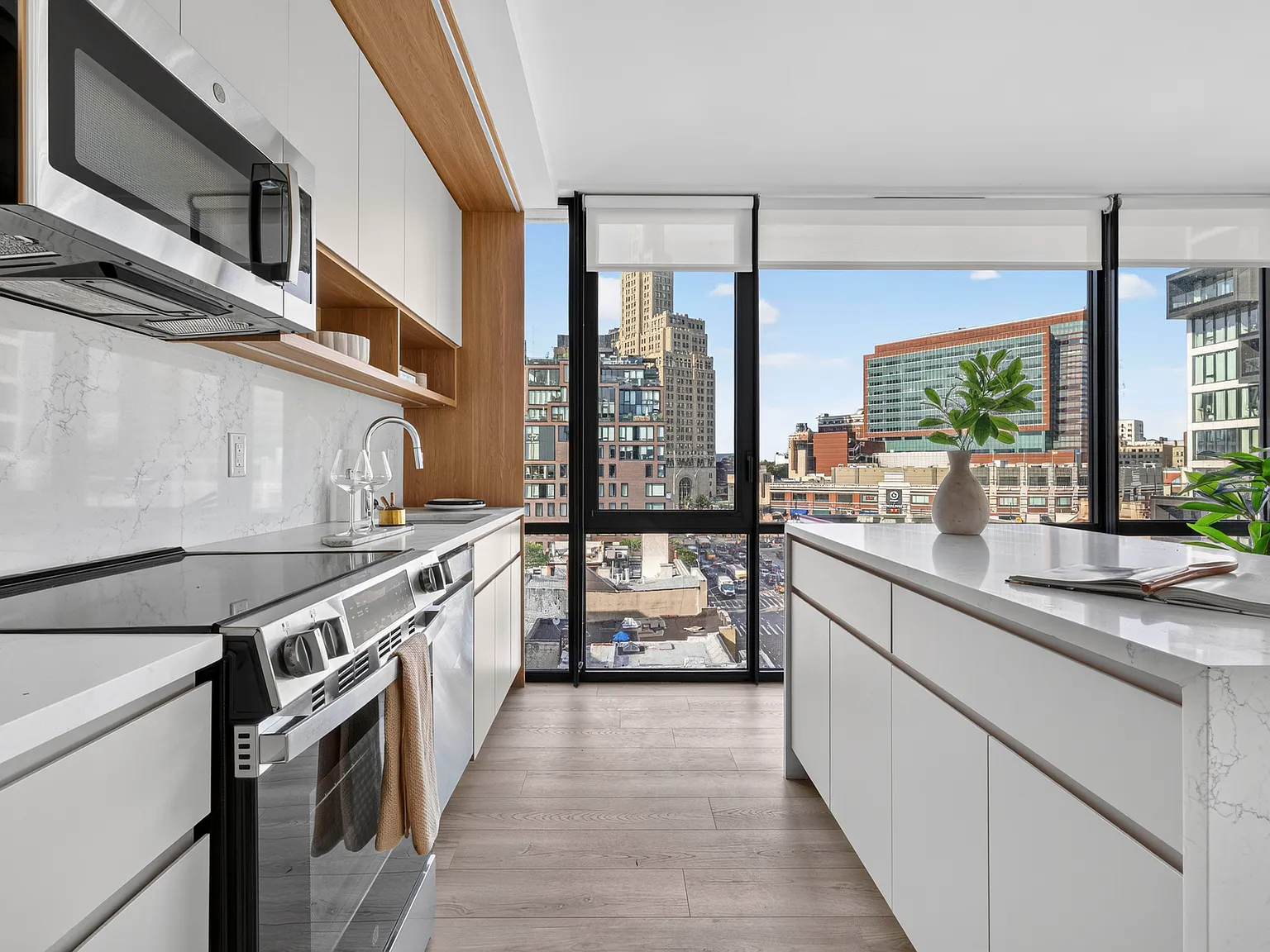 52 4th Avenue — Photo 3