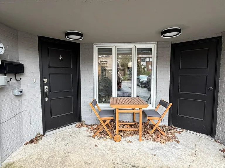 6 Woodvale Cres #LOWER — Photo 20