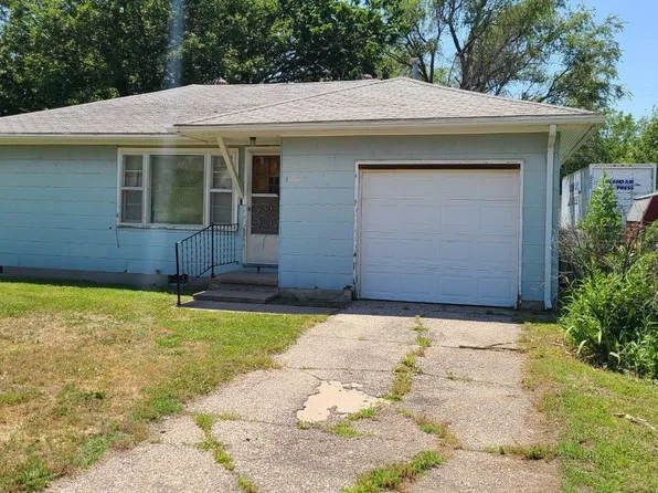 1110 N Olive St, Wellington, KS 67152