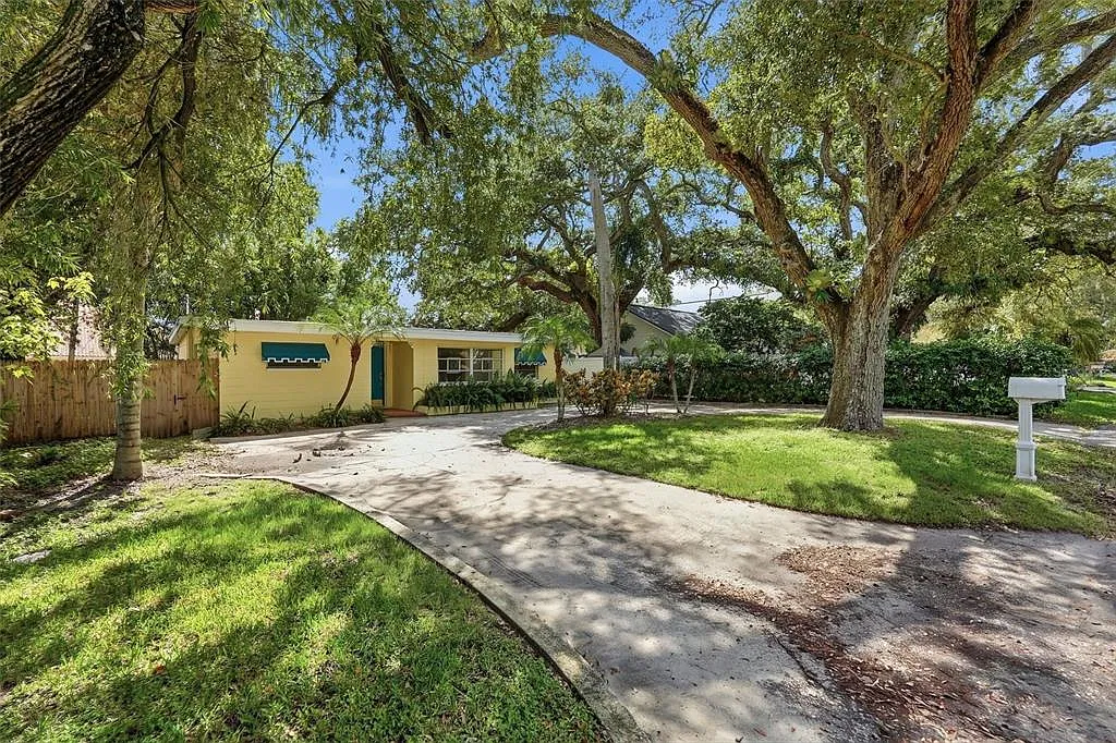 3 bed, 2.0 bath, 1188 sqft, $2,550 — Photo 3