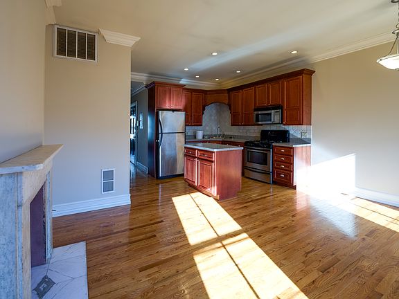 3rd image of 148 Sussex St APT 4