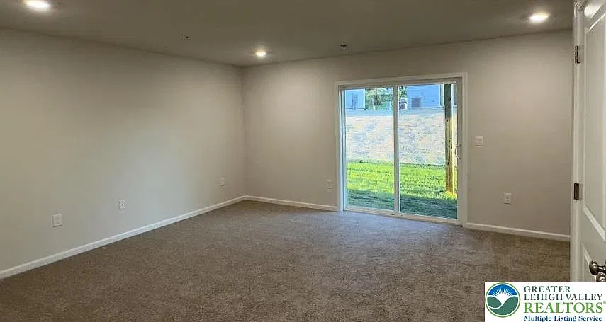 3 bed, 2.5 bath, 1990 sqft, $2,700 — Photo 4