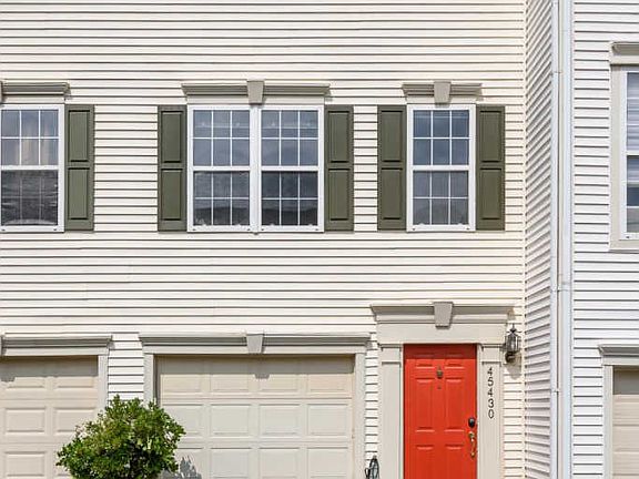 2nd image of 45430 Clarkes Crossing Sq