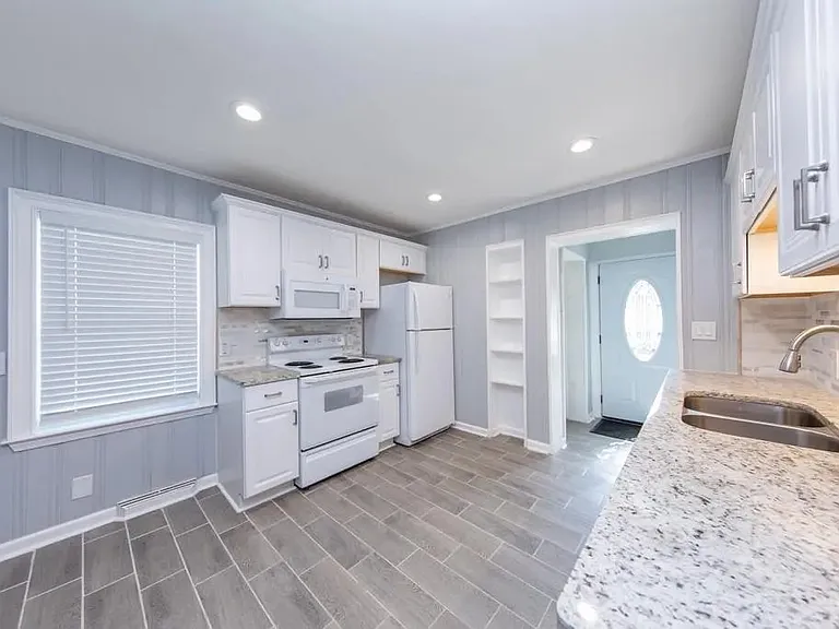 767 Belmont St — Photo 15