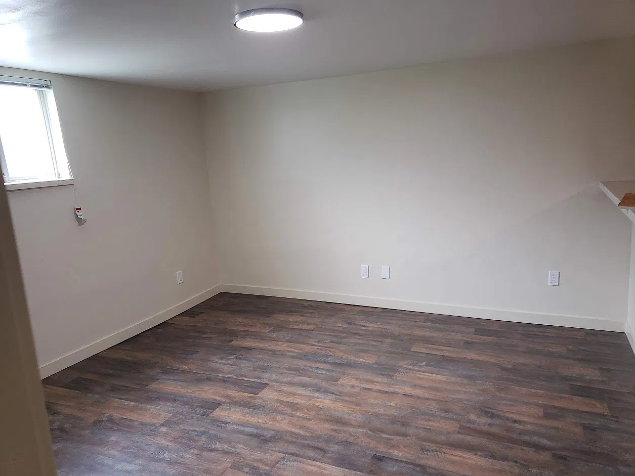 2 bed, 750 sqft, $2,300 — Photo 2