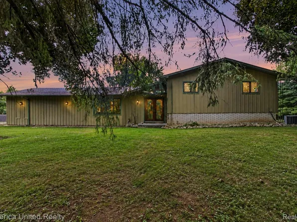 13650 Spencer Rd, Milford, MI 48380