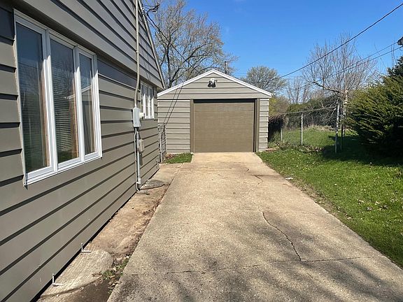 2nd image of 3604 Crosby St