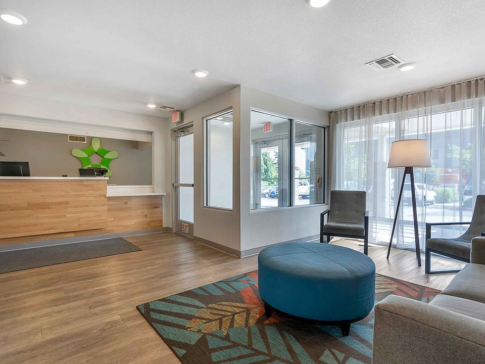 Lobby and Guest Check-in