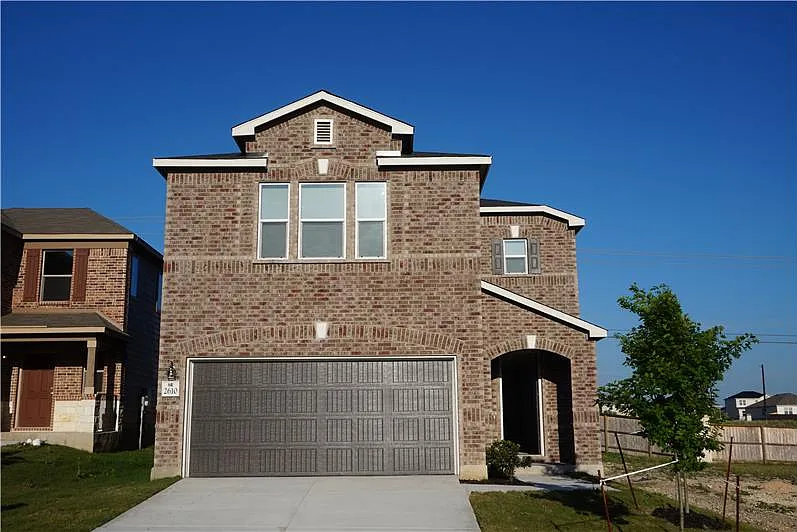 3 bed, 2.5 bath, $1,900 — Photo 2