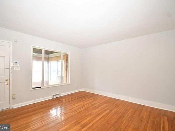 3rd image of 3344 Wallford Dr
