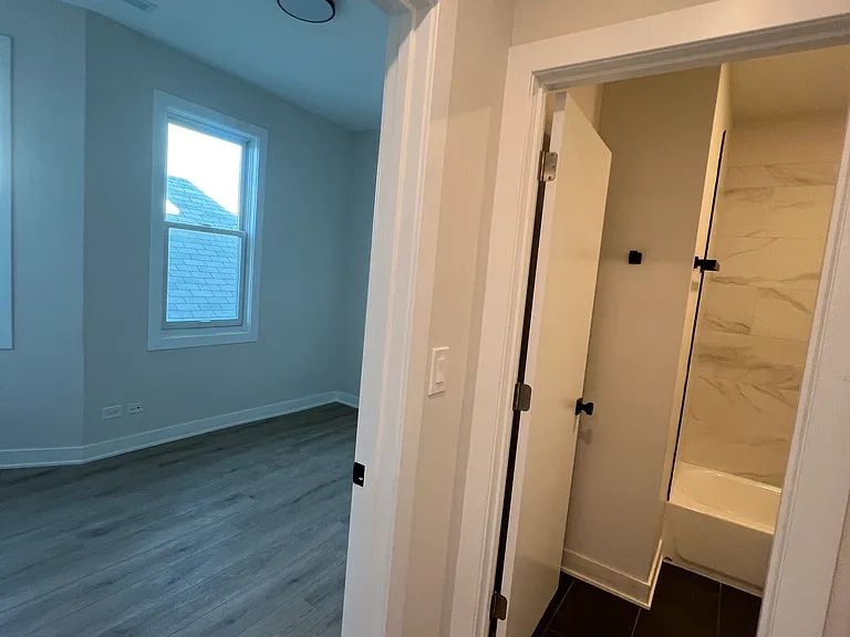 1531 W 18th St #3B — Photo 6
